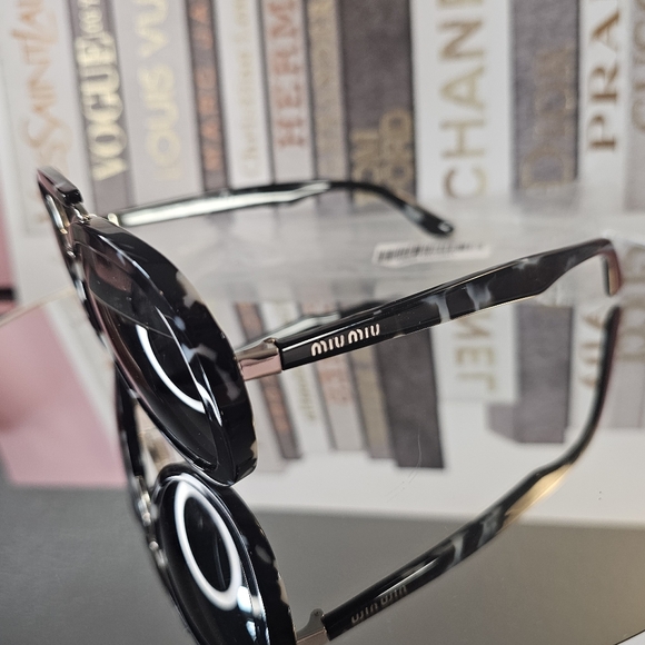 🕶️Miu Miu NWOT SMU 05V Black Havana Aviator Sunglasses 53mm Italy ✨ - Picture 3 of 13